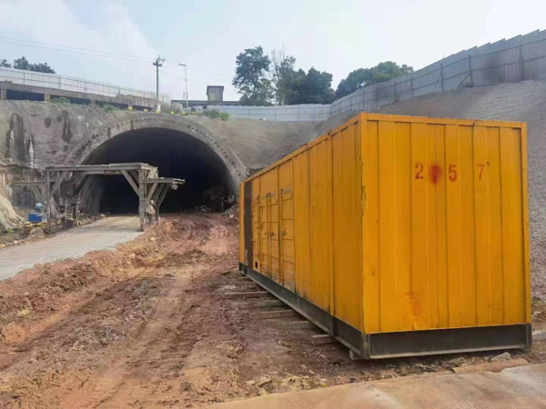 大田发电机出租自启装置的工作原理是什么？