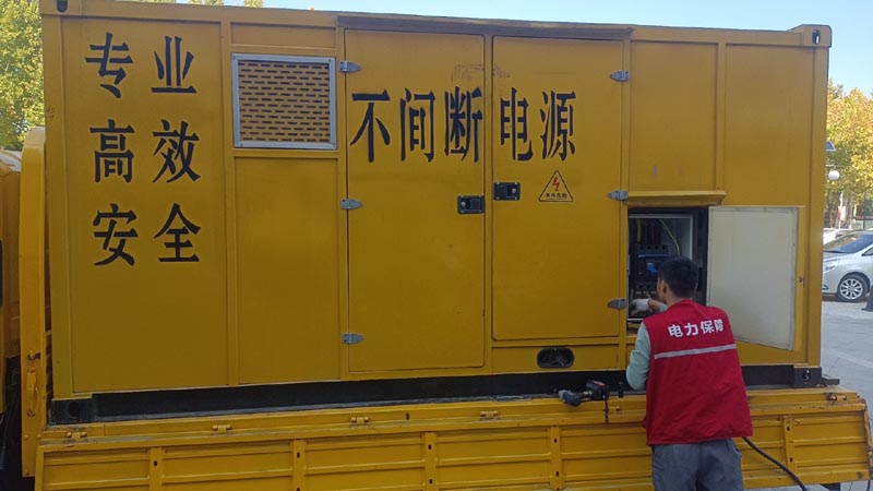 大田柴油发电机组和UPS电源配合使用时，如何避免切换过程中的电力中断？