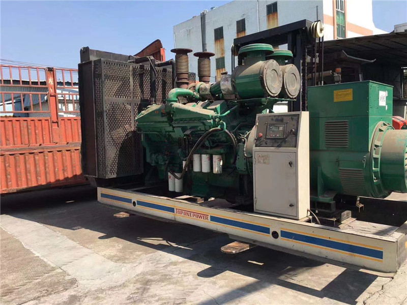 大田如何判断柴油发电机组的机油温度是否达到了合适的预热温度？